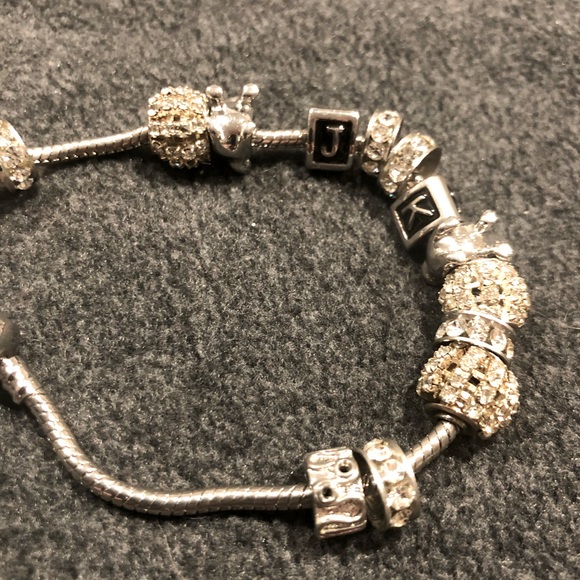 LADIES SLIDE CHARM BRACELET. LOTS OF CHARMS - Picture 1 of 8